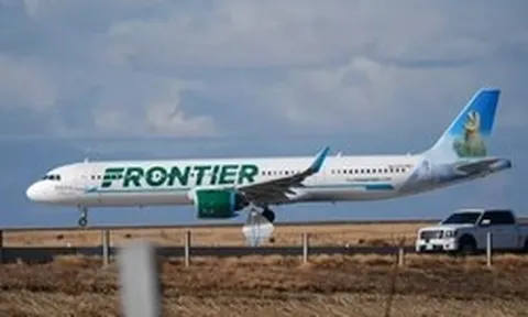 Máy bay đâm tử vong người vượt rào tại sân bay Denver