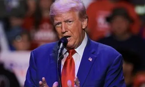 Tổng thống Trump doạ tấn công 'mọi mục tiêu' ở Iran trong 2 tuần