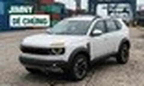 Lada Niva chưa kịp ra mắt Việt Nam đã lộ đời mới chất chơi hơn hẳn: Dáng bớt khối hộp, đèn LED, tay nắm ẩn, dễ cạnh tranh cả Jimny