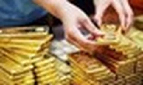 "Vàng đang trên đà vọt lên 10.000 USD", một tỷ phú dồn cả tỷ USD mua vàng, bạc dù vừa "thua đau đớn"