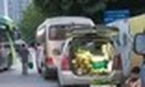 Muôn kiểu bán hàng 'du kích' thời dẹp vỉa hè Hà Nội