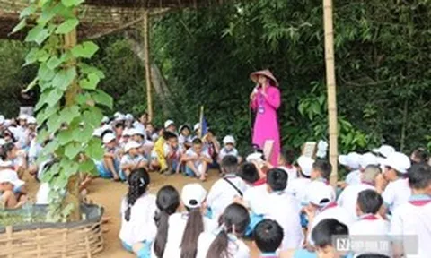 Hàng nghìn học sinh xúc động, bồi hồi khi được về thăm quê Bác