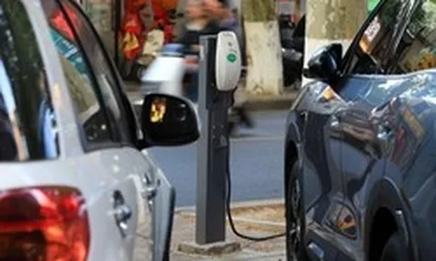 Chủ xe điện Trung Quốc hoang mang vì xe bị “khóa pin” từ xa, quãng đường tụt từ 500 km xuống chưa tới 300 km