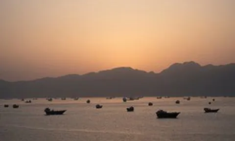 Hormuz không chỉ có dầu: Iran đang nắm một “công tắc” có thể khiến cả thế giới tê liệt
