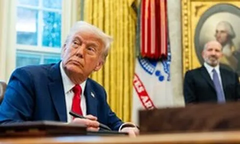 Phố Wall kinh ngạc trước lượng giao dịch chứng khoán từ tài khoản của ông Trump trong 3 tháng qua: ‘Con số thật điên rồ’