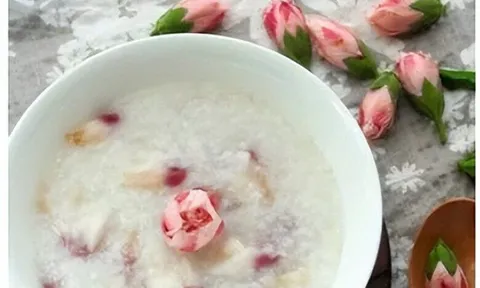 Loài cây ven đường quen thuộc bỗng “lên đời” thành món ăn gây tò mò
