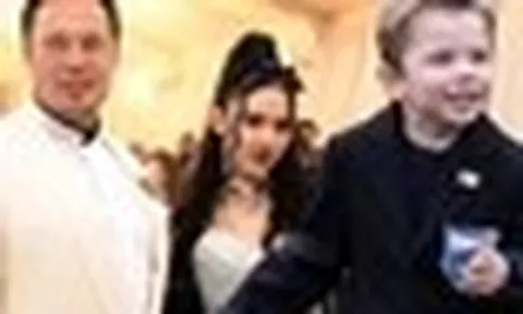 Grimes, người phụ nữ kỳ lạ sinh con cho tỷ phú Elon Musk: Tự phẫu thuật nhãn cầu, đóng thuyền chở gà và làm nhạc về ngày tận thế