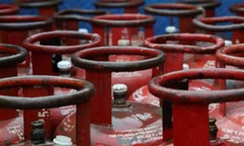 Với hơn 330 triệu hộ gia đình nấu ăn bằng bếp gas, nền kinh tế hàng đầu BRICS đang thiếu khoảng 400.000 thùng nhiên liệu mỗi ngày