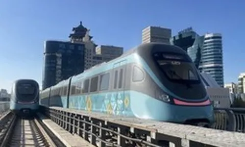 Sau 2 thập kỷ trầy trật vì bê bối tham nhũng và đội vốn, tuyến đường sắt đô thị tại một nước châu Á do Trung Quốc xây dựng chính thức vận hành, tổng thống vui mừng cảm ơn Bắc Kinh