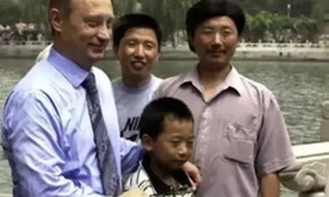 Tổng thống Putin gặp lại “cậu bé” chụp ảnh cùng ở Bắc Kinh 26 năm trước