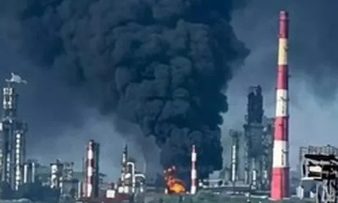 Ukraine phóng vũ khí tầm xa tấn công nhà máy lọc dầu sâu trong lãnh thổ Nga