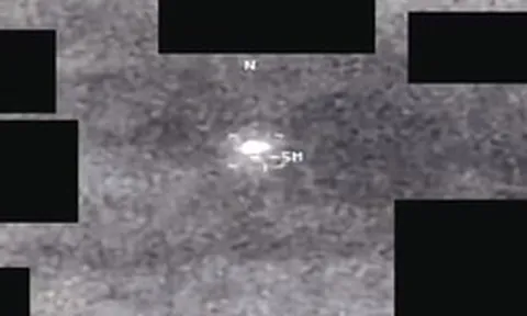 Lầu Năm Góc công bố loạt tài liệu và video mới nhất về UFO