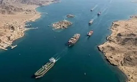 Iran siết phong toả eo biển Hormuz, 20.000 thuỷ thủ rơi vào thế 'tiến thoái lưỡng nan'