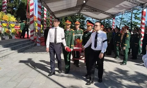 Trang trọng lễ đón hài cốt liệt sĩ quân tình nguyện Việt Nam hy sinh tại Lào về nước