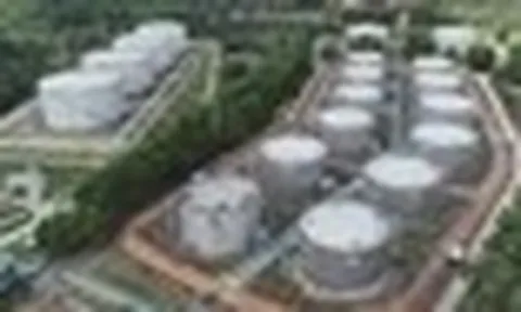Tiền nhập xăng dầu của Việt Nam tăng gần gấp đôi
