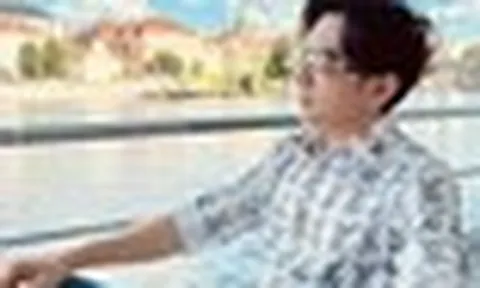 Nam ca sĩ đình đám một thời đi bán cà phê tại đường Đinh Tiên Hoàng, TP.HCM: Khách đến mua không có chỗ đứng