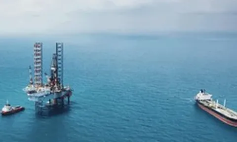 Khoan xuống vùng nước nông, phát hiện mỏ dầu trữ lượng 80 tỷ thùng cùng gần 400 tỷ mét khối khí đốt