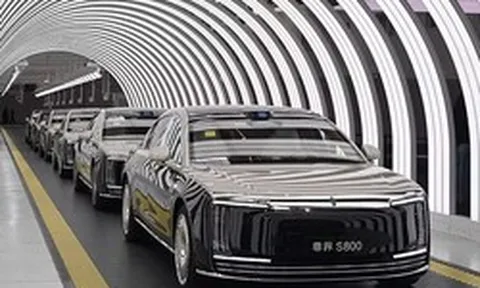 Câu trả lời của Trung Quốc cho Rolls-Royce bằng chiếc xe dát vàng 130.000 USD