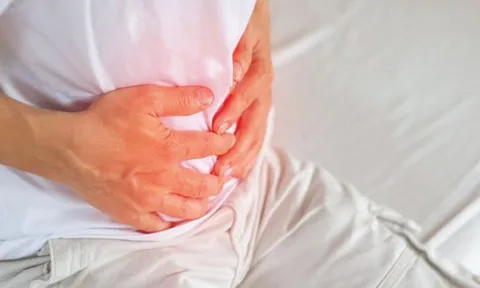 Đau bụng liên tục suốt 3 tháng, người đàn ông 70 tuổi sốc nặng khi phát hiện bí mật "đáng sợ"