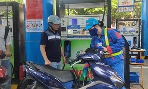 Giá xăng dầu đồng loạt giảm mạnh, xăng RON95-III giảm tới 1.395 đồng/lít