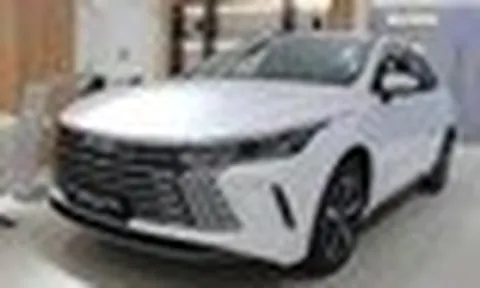 BYD Seal 5 giảm giá mạnh còn 626 triệu đồng, đấu Mazda3, K3 bằng PHEV chạy 120km không cần xăng