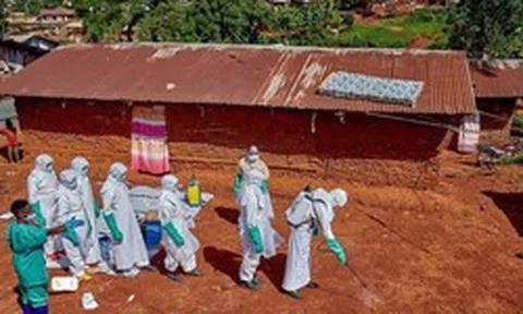 Dịch Ebola lây lan với tốc độ "chưa từng có": Ghi nhận 250 người tử vong, hơn 1.000 ca bệnh tại khu vực Trung Phi