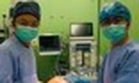 Người phụ nữ ngại đi khám khiến khối u ở ngực to bằng quả bưởi gây đau đớn