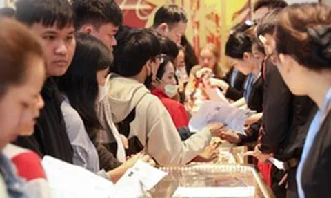 Chưa từng thấy: Vàng giảm thủng đáy, người vừa mua sáng nay đã lỗ hơn 7 triệu đồng/lượng