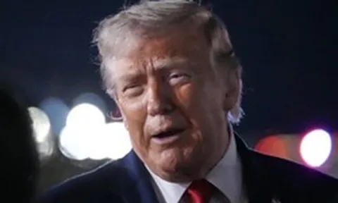 Tổng thống Trump nói có thể triển khai cuộc tấn công mới vào nhà máy và cầu Iran