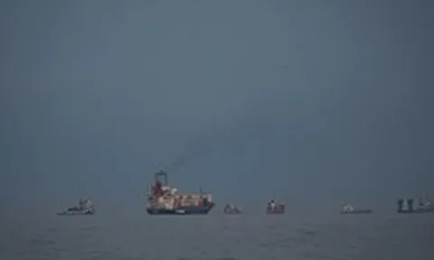 Iran tuyên bố đóng Hormuz, đẩy lùi tiêm kích F-16 của Mỹ