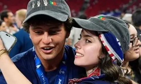 Chuyện tình hiếm có của cầu thủ tự nhận giỏi hơn Cristiano Ronaldo
