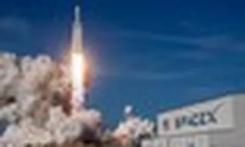 Từ startup trong gara đến siêu kỳ lân 1.800 tỷ USD: SpaceX biến canh bạc 20 năm của phố Wall trở thành 'cỗ máy in tiền'