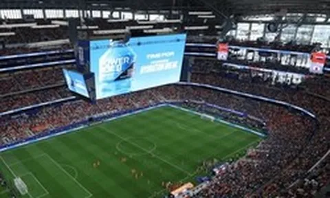 Đặc sản World Cup kiểu Mỹ: Nghỉ uống nước, kiếm bộn tiền quảng cáo