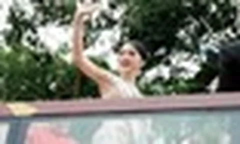 Hương Giang diễu hành bằng xe buýt 2 tầng sau khi đăng quang Á hậu: Tài xế và chủ xe bị lập biên bản