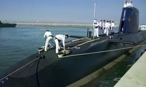 Israel triển khai tàu ngầm thường trực áp sát căn cứ của Houthi