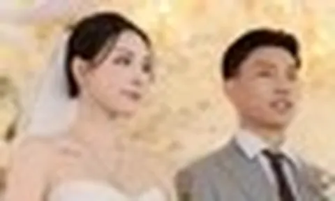 Khoảnh khắc cô dâu công khai có con gái riêng ở lễ cưới Văn Thanh gây sốt