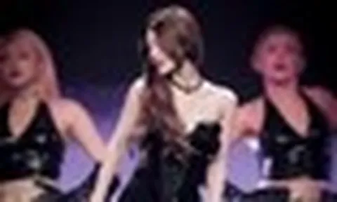 Mỹ nhân bị cấm sóng tổ chức concert hát nhép lộ liễu, cháy vé mà vẫn lỗ vốn