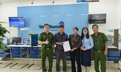 Công an tiến hành xác minh một giao dịch chuyển khoản hơn 100 triệu đồng từ tài khoản VietinBank