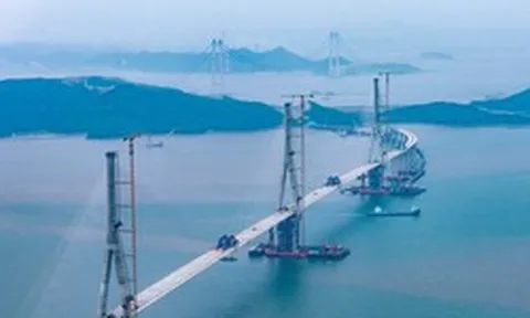 Phát hiện Trung Quốc cắm 3 khối trụ bê tông cốt thép cực khủng, cao bằng tòa nhà 80 tầng giữa biển, sắp hoàn thành siêu công trình xác lập kỷ lục thế giới