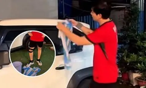 Ca sĩ Tim mặc áo Ronaldo dùng áo đấu giống của Argentina lau xe, còn ném xuống đất gây phẫn nộ