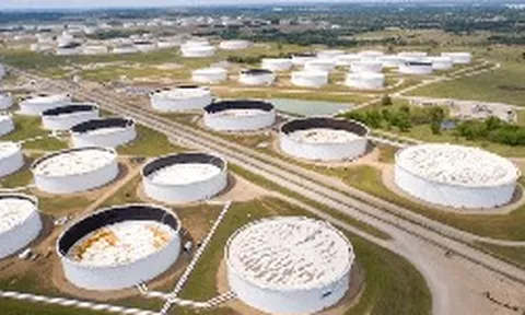 Kho dự trữ dầu Mỹ chạm đáy 43 năm