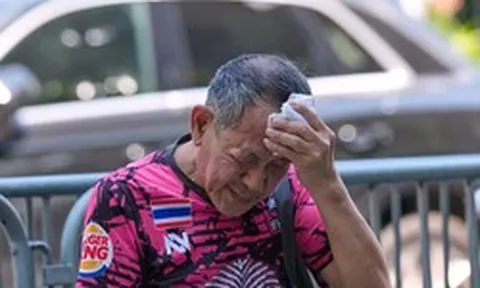 Hết châu Âu lại đến Mỹ khốn khổ vì nắng nóng kỷ lục: Hình ảnh người dân mệt mỏi ở khắp nơi
