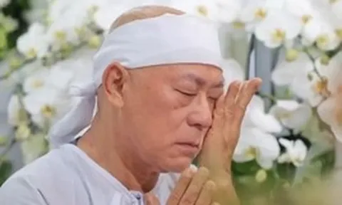 NSND Tạ Minh Tâm và hai con khóc đưa tiễn nghệ sĩ Bạch Vân
