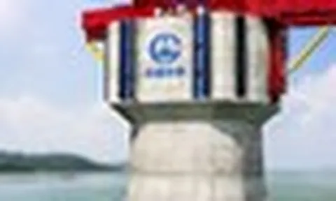 Phát hiện Trung Quốc nâng khối bê tông cốt thép nặng 1.540 tấn bằng thiết bị đặc biệt, một siêu công trình đường thủy sắp lộ diện
