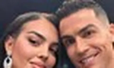 Mẹ và gia đình không dự đám cưới Ronaldo