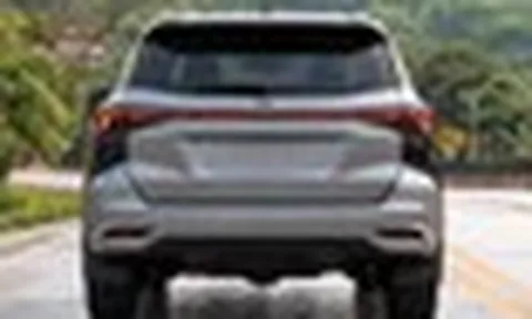 Toyota Fortuner đời mới lộ diện trên đường với cụm đèn LED kiểu mới, dễ ra mắt năm sau cạnh tranh Everest
