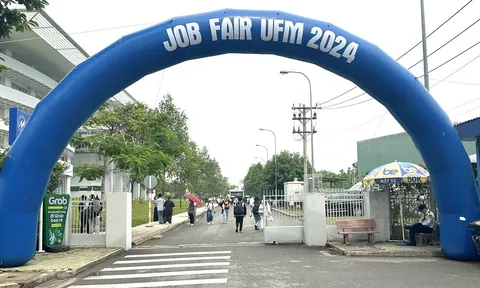 Sôi động ngày hội tuyển dụng tích hợp tại trường ĐH Tài chính - Marketing